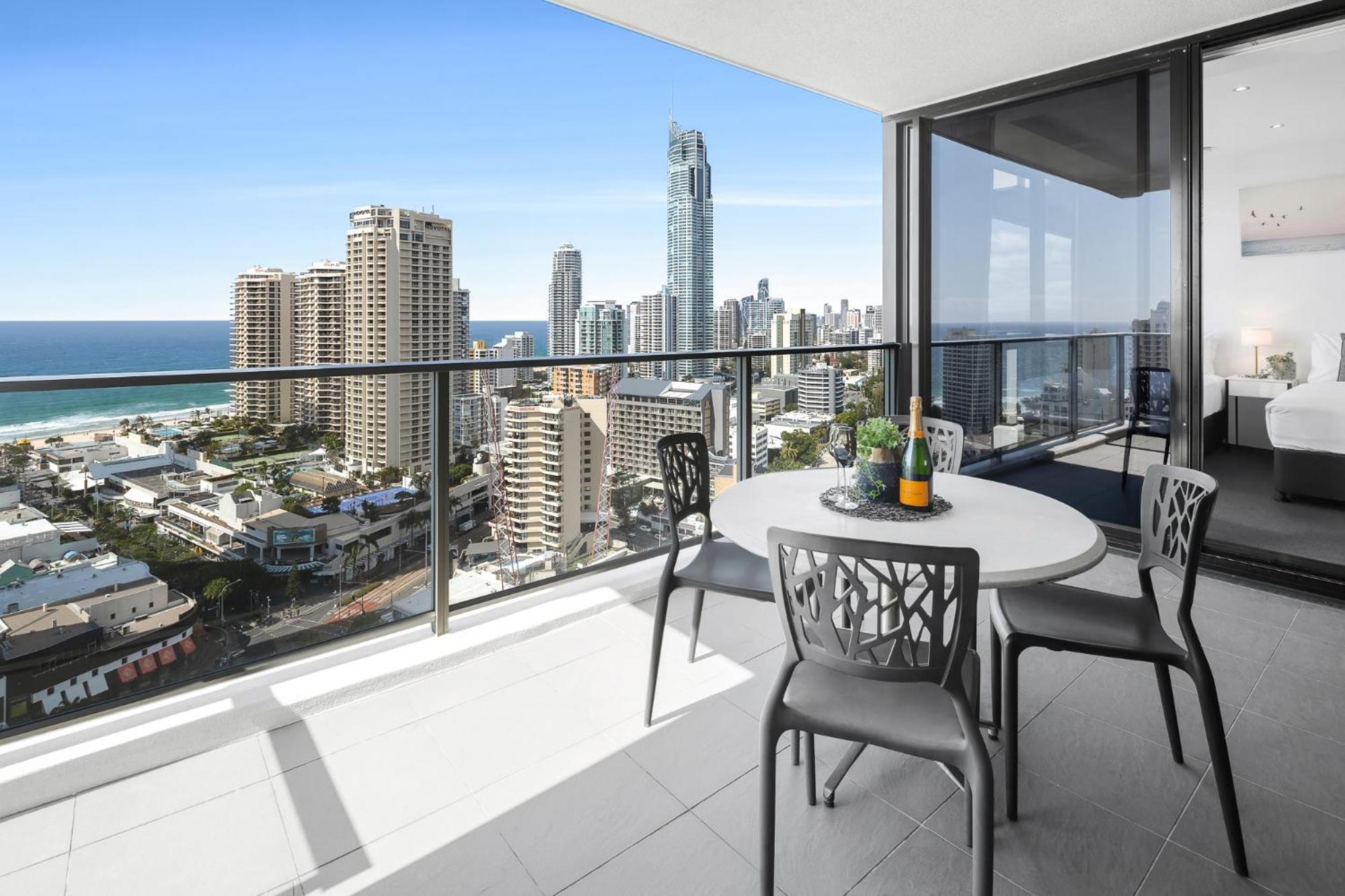 Ocean View Apartments With Balcony - Circle On Cavill - Central Location! - Self Contained & Privately Managed Gold Coast Extérieur photo
