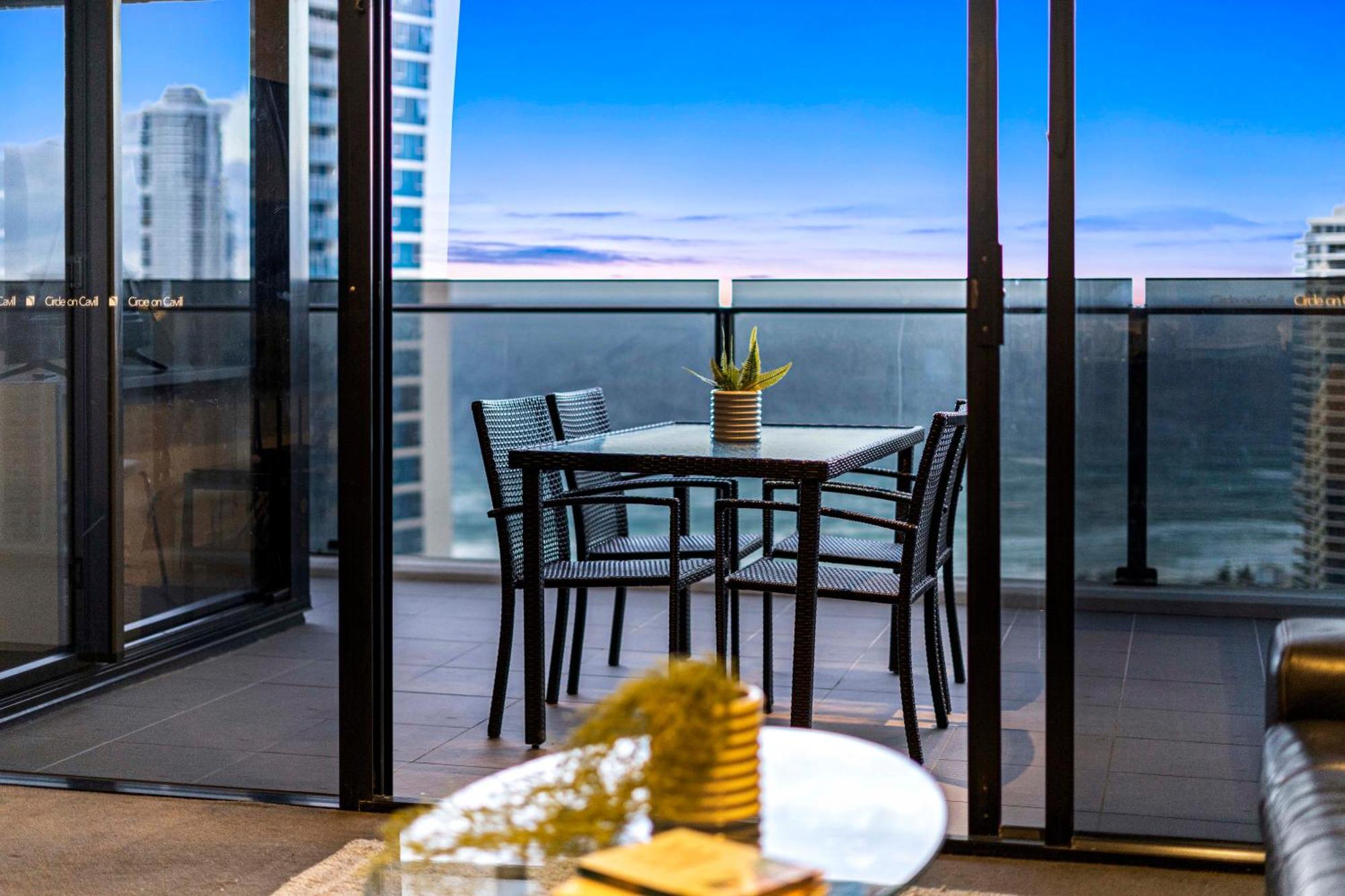 Ocean View Apartments With Balcony - Circle On Cavill - Central Location! - Self Contained & Privately Managed Gold Coast Extérieur photo