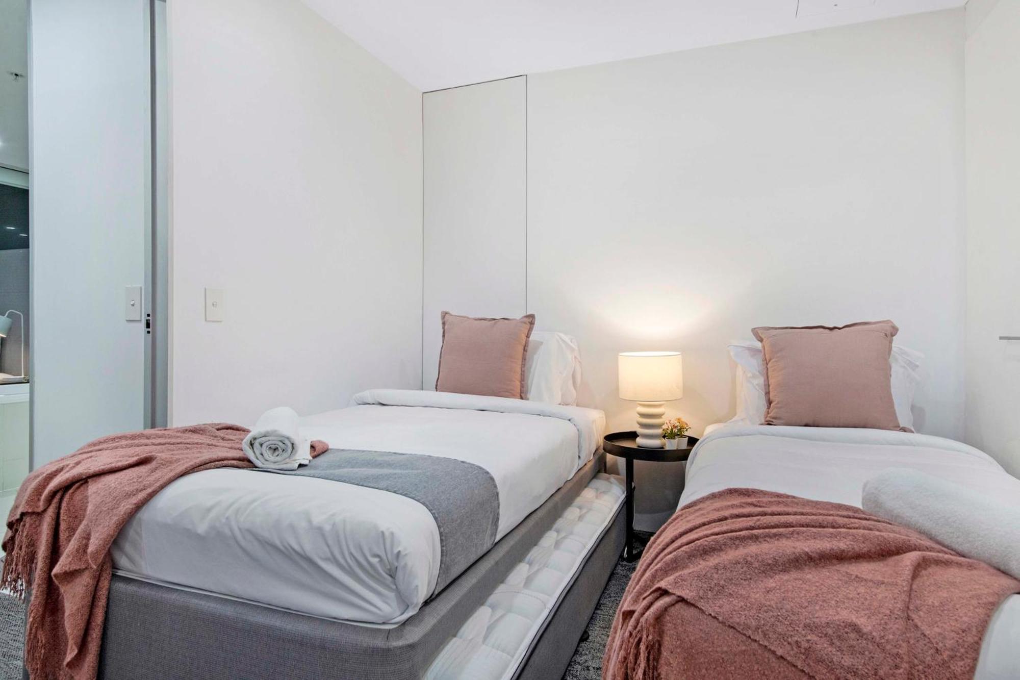 Ocean View Apartments With Balcony - Circle On Cavill - Central Location! - Self Contained & Privately Managed Gold Coast Extérieur photo