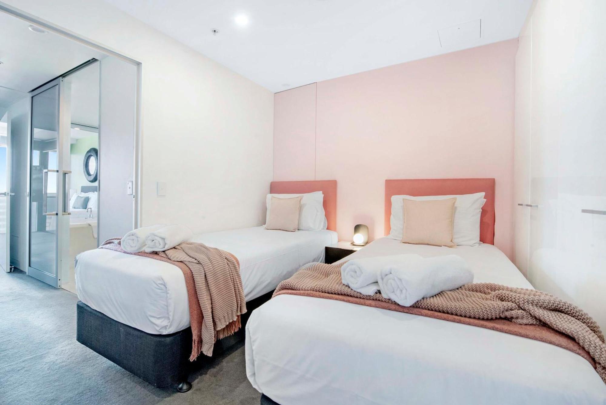 Ocean View Apartments With Balcony - Circle On Cavill - Central Location! - Self Contained & Privately Managed Gold Coast Extérieur photo