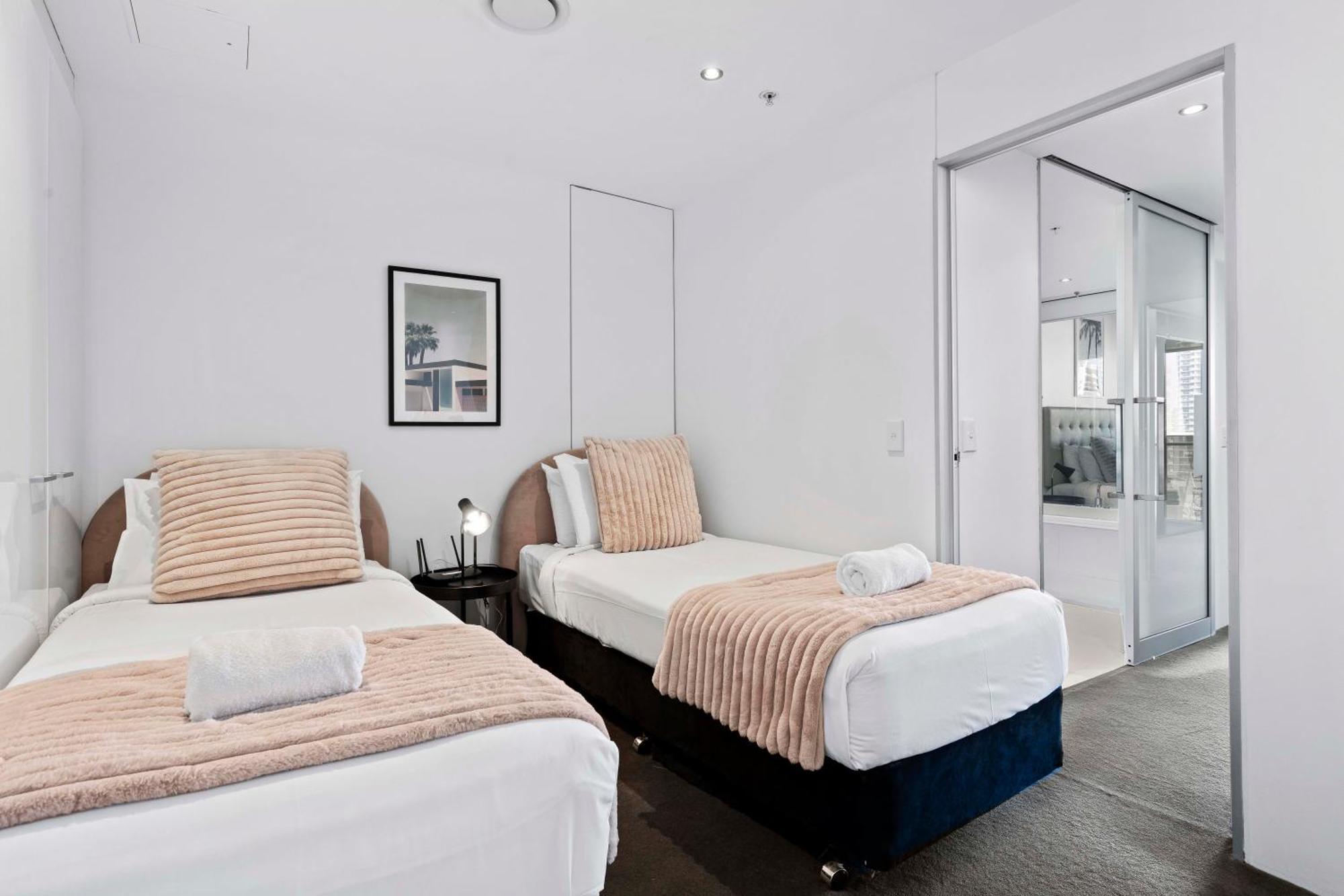 Ocean View Apartments With Balcony - Circle On Cavill - Central Location! - Self Contained & Privately Managed Gold Coast Extérieur photo